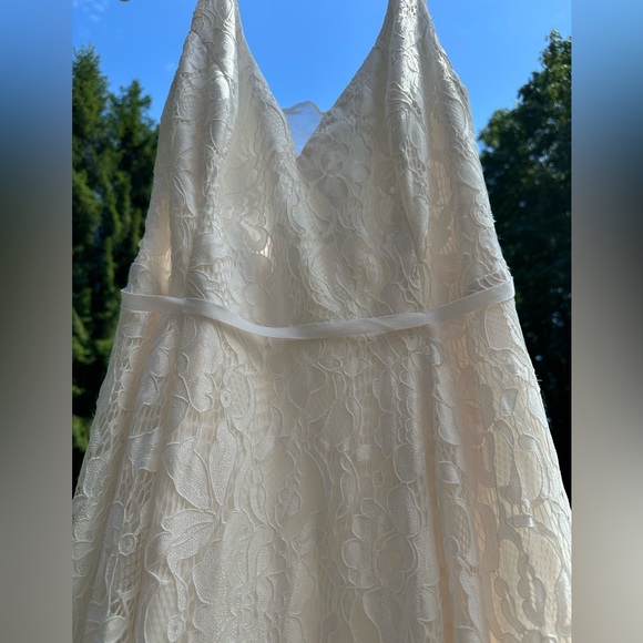 David’s Bridal soft white A line all over lace square back wedding dress. - Picture 5 of 10